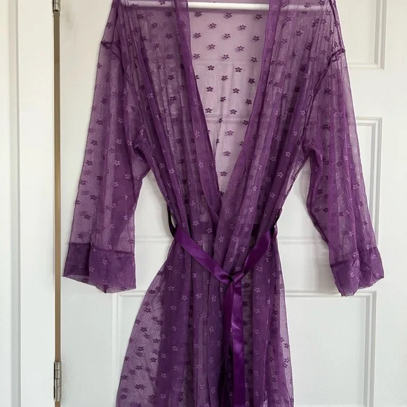 Elegant Purple Lace Robe - Picture 1 of 2